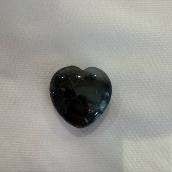 African Bloodstone Small Heart & Labradorite Small Palm Stone Crystal - Picture 3 of 4